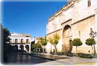 Yepes, Ayuntamiento e Iglesia de San Benito.